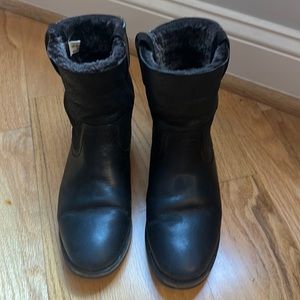 FRYE Celia Shearling Short Ankle Boots in Black; Women’s Size 8